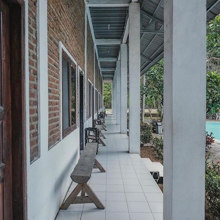 Hôtel Reddoorz Near Pantai Florida Anyer à Serang Extérieur photo