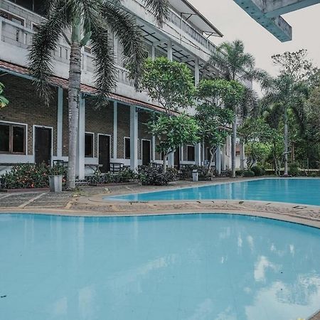 Hôtel Reddoorz Near Pantai Florida Anyer à Serang Extérieur photo