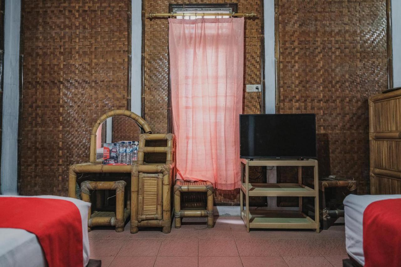 Hôtel Reddoorz Near Pantai Florida Anyer à Serang Extérieur photo