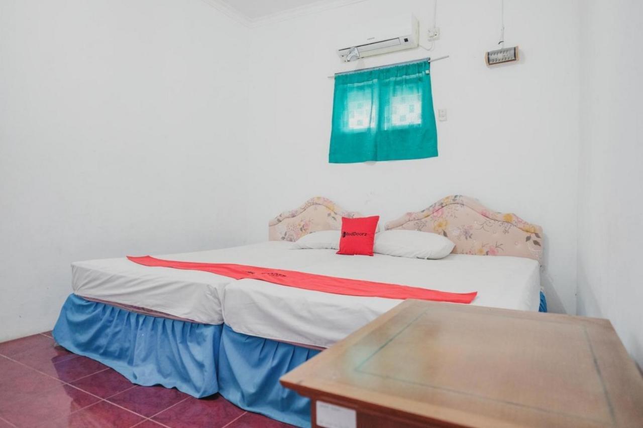 Hôtel Reddoorz Near Pantai Florida Anyer à Serang Extérieur photo