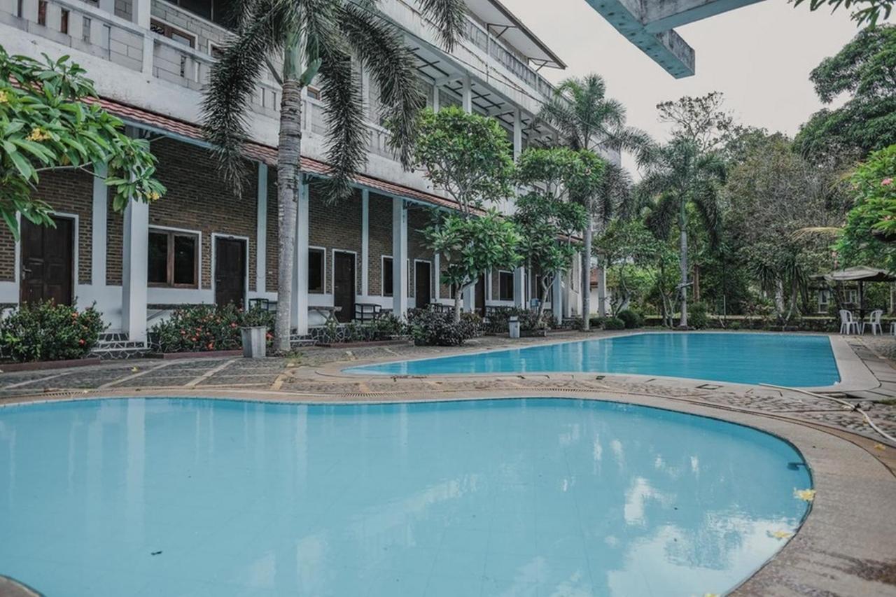Hôtel Reddoorz Near Pantai Florida Anyer à Serang Extérieur photo