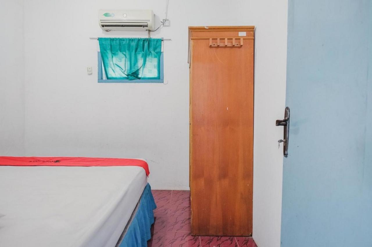 Hôtel Reddoorz Near Pantai Florida Anyer à Serang Extérieur photo