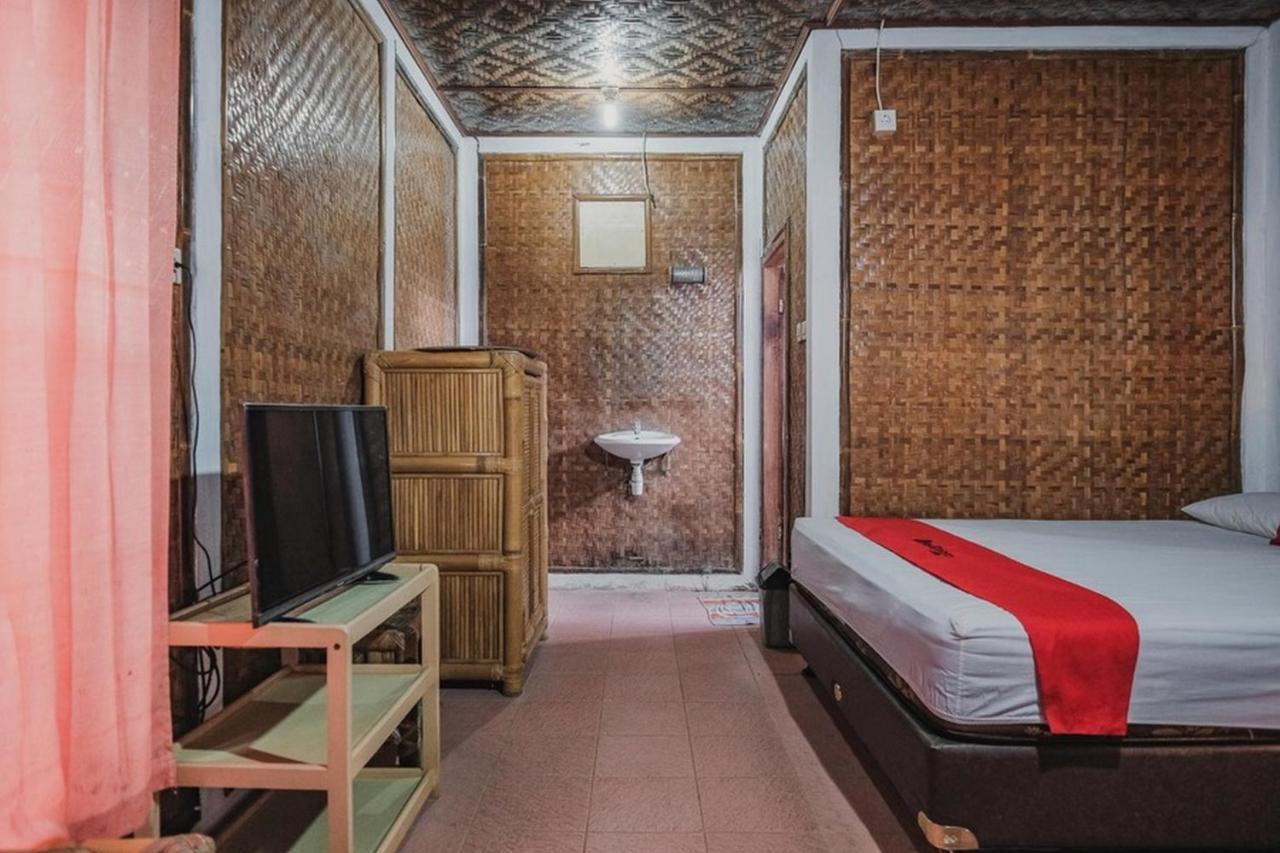 Hôtel Reddoorz Near Pantai Florida Anyer à Serang Extérieur photo