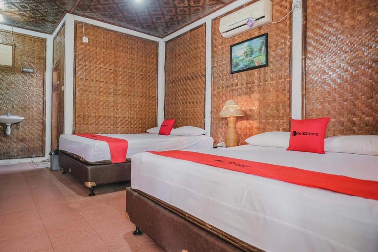 Hôtel Reddoorz Near Pantai Florida Anyer à Serang Extérieur photo