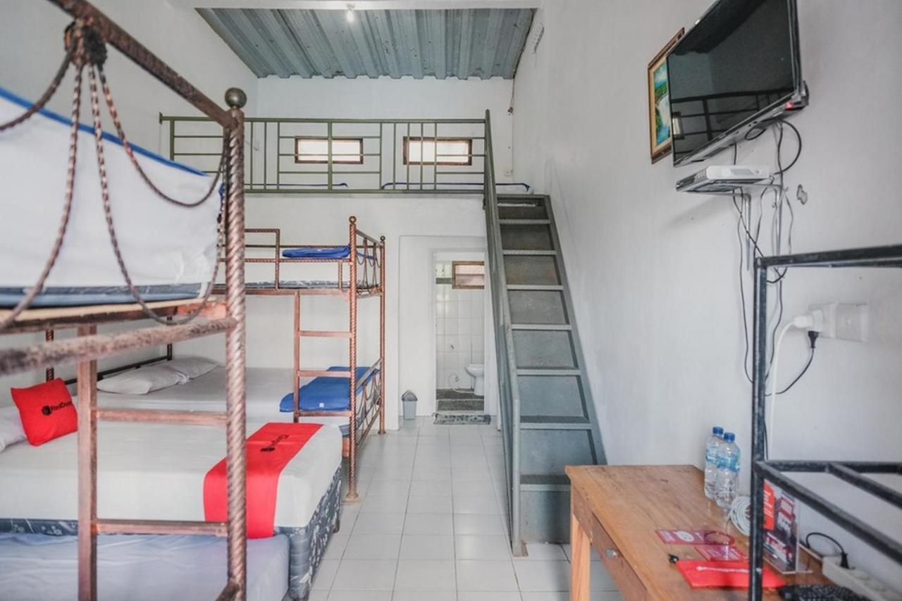 Hôtel Reddoorz Near Pantai Florida Anyer à Serang Extérieur photo