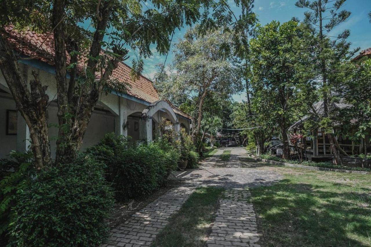 Hôtel Reddoorz Near Pantai Florida Anyer à Serang Extérieur photo
