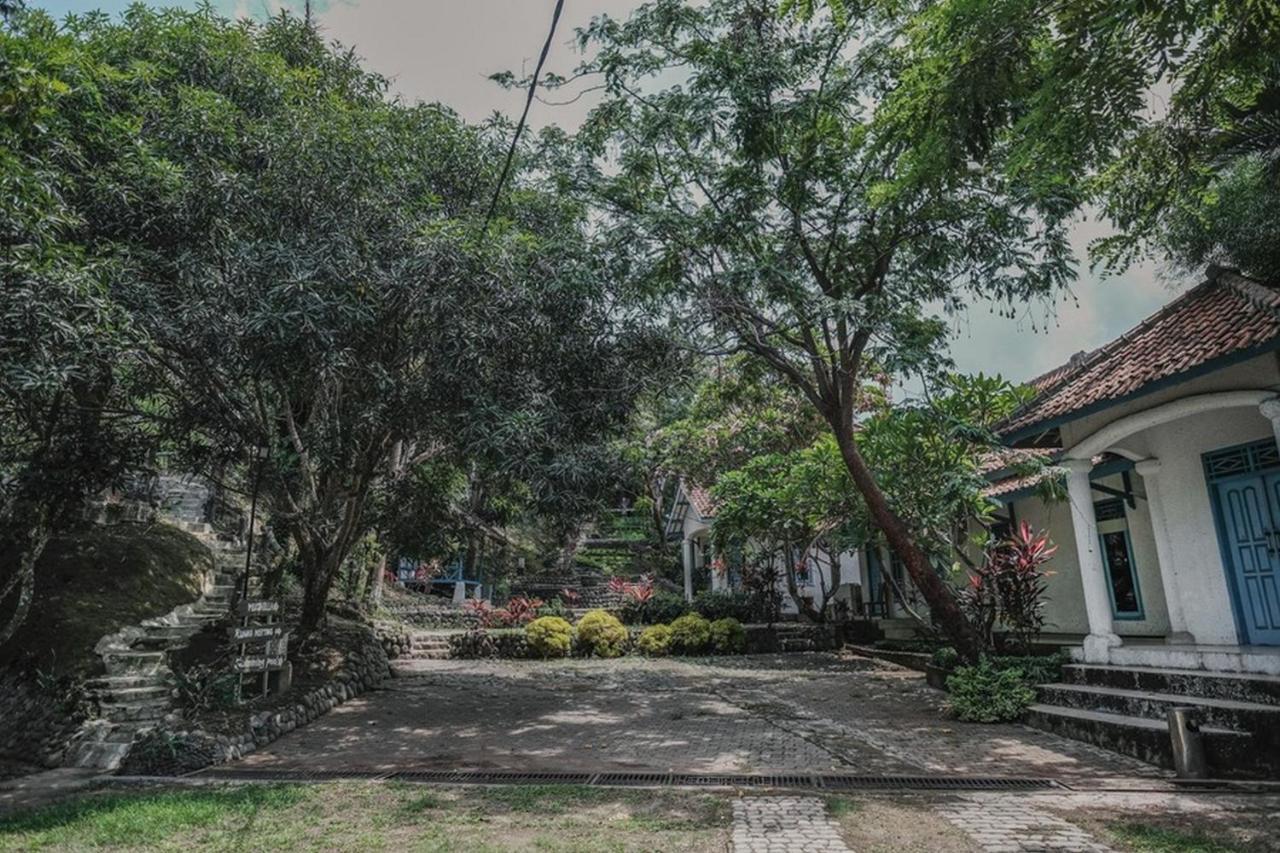 Hôtel Reddoorz Near Pantai Florida Anyer à Serang Extérieur photo