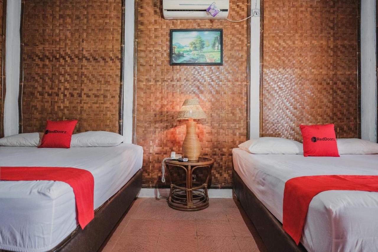 Hôtel Reddoorz Near Pantai Florida Anyer à Serang Extérieur photo