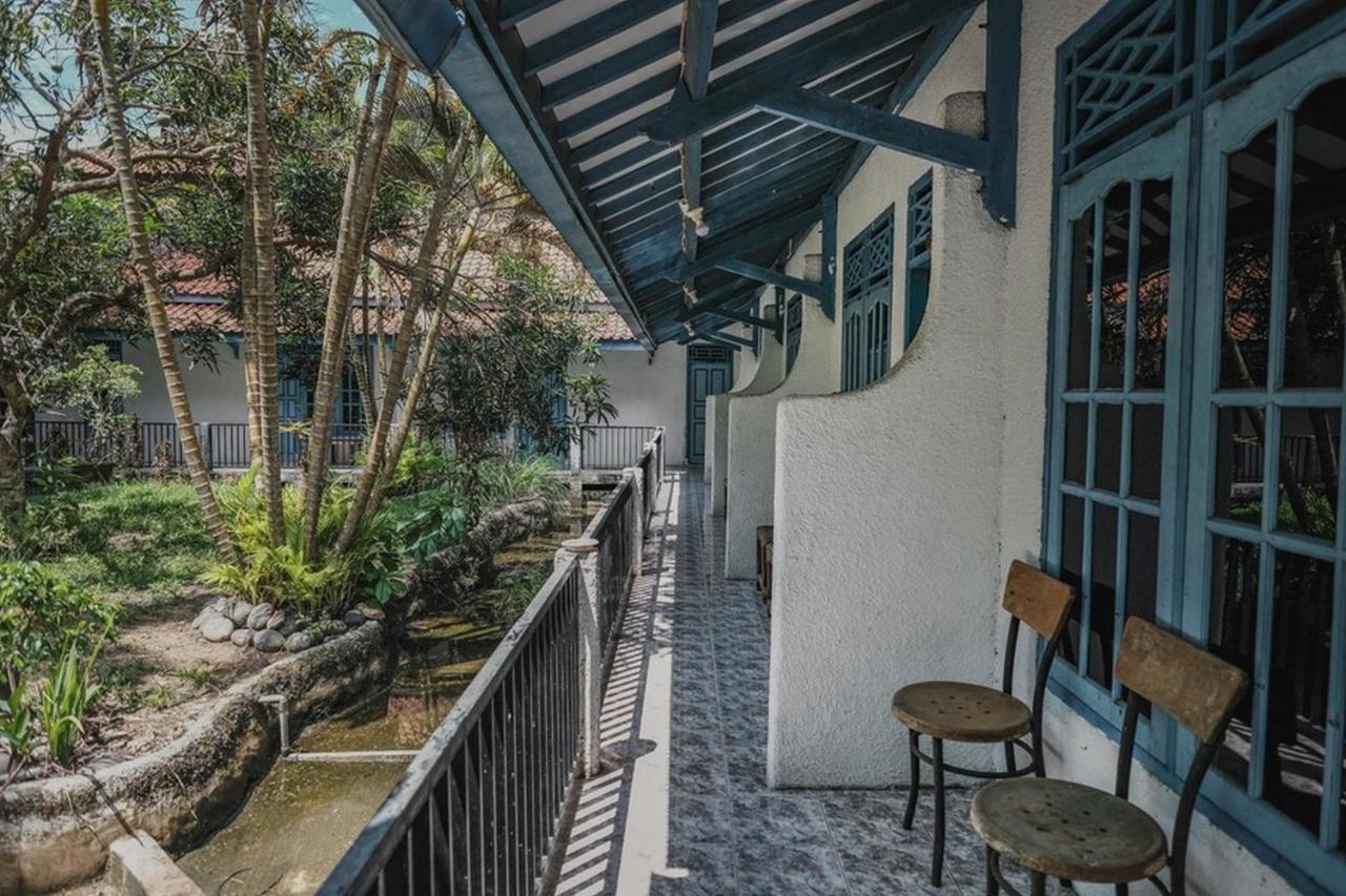 Hôtel Reddoorz Near Pantai Florida Anyer à Serang Extérieur photo