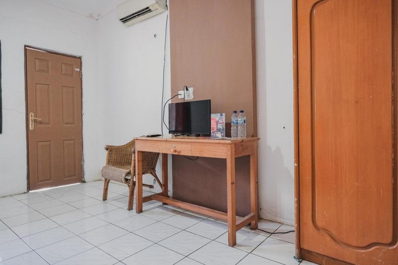 Hôtel Reddoorz Near Pantai Florida Anyer à Serang Extérieur photo