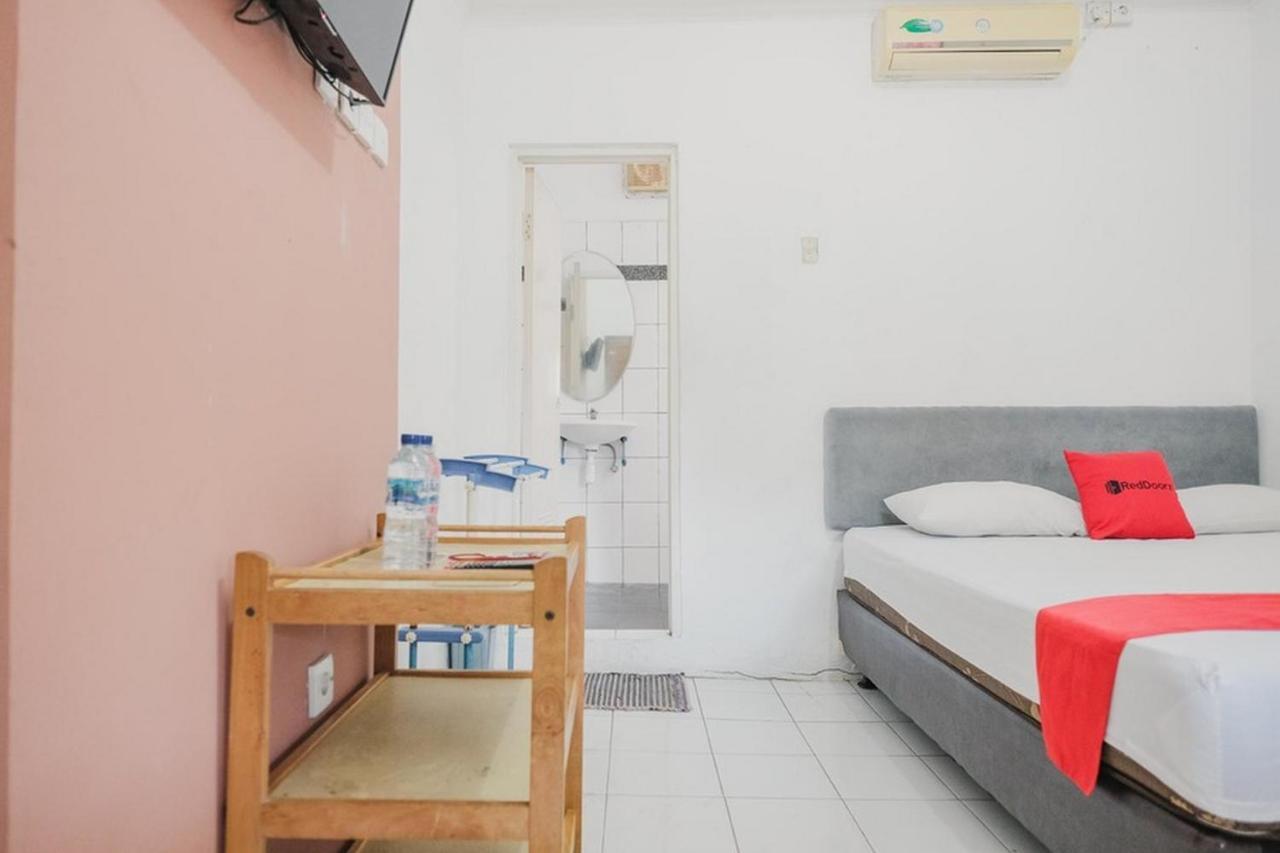 Hôtel Reddoorz Near Pantai Florida Anyer à Serang Extérieur photo