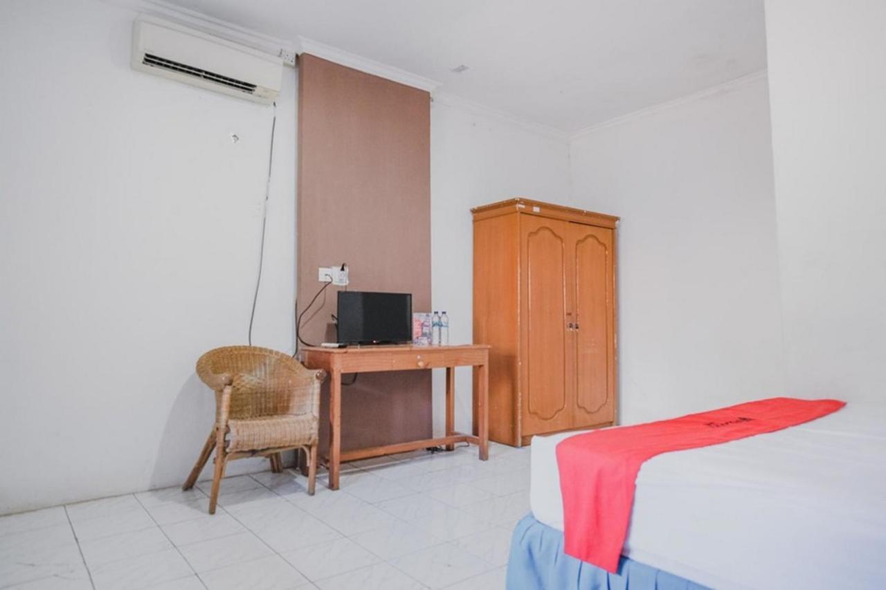Hôtel Reddoorz Near Pantai Florida Anyer à Serang Extérieur photo